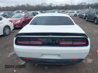 2017 Dodge Challenger R/T Plus z VIN 2C3CDZBT4HH604627, wystawiony jako IAAI lot #41500886 z przebiegiem 54 058 mil mil oraz . Historia ofert i sprzedaży dostępna na DreamBid. Obrazek 16.