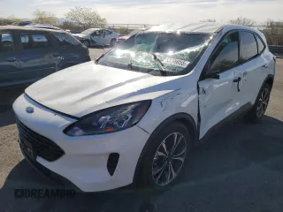 2022 Ford Escape SE z VIN 1FMCU0G60NUB03474, wystawiony jako Copart lot #53799855 z przebiegiem 43 453 mil mil oraz Szkoda całkowita • Salvage title. Historia ofert i sprzedaży dostępna na DreamBid. Obrazek 1.