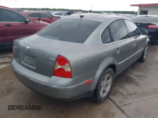 2004 Volkswagen Passat GLX z VIN WVWRH63B44P197011, wystawiony jako IAAI lot #42019610 z przebiegiem 151 540 mil mil oraz . Historia ofert i sprzedaży dostępna na DreamBid. Obrazek 4.