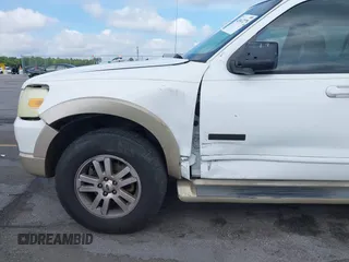2006 Ford Explorer Eddie Bauer z VIN 1FMEU64E76UA20438, wystawiony jako IAAI lot #42447279 z przebiegiem 215 858 mil mil oraz . Historia ofert i sprzedaży dostępna na DreamBid. Obrazek 15.
