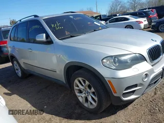 2011 BMW X5 35i with VIN 5UXZV4C51BL400513, listed as a IAAI auction lot 41832040 with 999,999 mi miles. Bid and sale history available at carsss.com. Image 1.