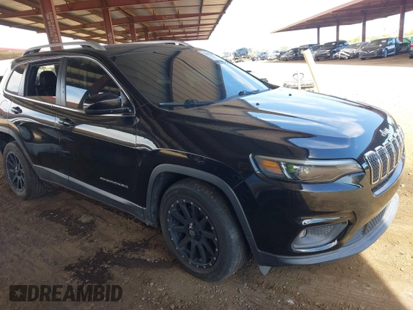 2019 Jeep Cherokee Latitude Plus z VIN 1C4PJLLB2KD420090, wystawiony jako IAAI lot #42094704 z przebiegiem 81 545 mil mil oraz . Historia ofert i sprzedaży dostępna na DreamBid. Obrazek 1.