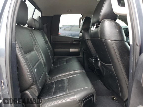 2010 Toyota Tundra z VIN 5TFUW5F15AX101377, wystawiony jako Copart lot #55348565 z przebiegiem 182 147 mil mil oraz Szkoda całkowita • Salvage title. Historia ofert i sprzedaży dostępna na DreamBid. Obrazek 10.