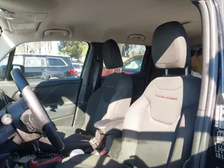 2017 Jeep Renegade Deserthawk z VIN ZACCJBCB4HPF18220, wystawiony jako IAAI lot #41719737 z przebiegiem 87 332 mil mil oraz . Historia ofert i sprzedaży dostępna na DreamBid. Obrazek 21.