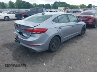 2017 Hyundai Elantra SE z VIN 5NPD74LF1HH105861, wystawiony jako IAAI lot #42120757 z przebiegiem 91 818 mil mil oraz . Historia ofert i sprzedaży dostępna na DreamBid. Obrazek 4.