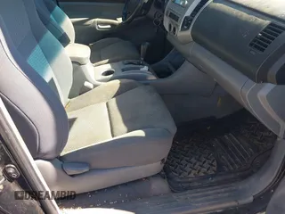 2007 Toyota Tacoma PreRunner z VIN 5TETU62N47Z425048, wystawiony jako IAAI lot #41592137 z przebiegiem 246 023 mil mil oraz . Historia ofert i sprzedaży dostępna na DreamBid. Obrazek 5.