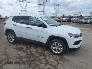 2024 Jeep Compass Sport z VIN 3C4NJDAN2RT157145, wystawiony jako IAAI lot #41456201 z przebiegiem 6 943 mil mil oraz . Historia ofert i sprzedaży dostępna na DreamBid. Obrazek 1.