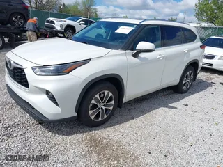 2021 Toyota Highlander XLE with VIN 5TDGZRBH3MS136153, listed as a IAAI auction lot 41907717 with 37,333 mi miles. Bid and sale history available at carsss.com. Image 17.