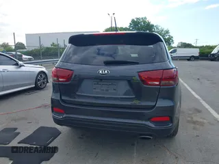 2019 Kia Sorento LX z VIN 5XYPG4A53KG482147, wystawiony jako IAAI lot #42189595 z przebiegiem 109 512 mil mil oraz . Historia ofert i sprzedaży dostępna na DreamBid. Obrazek 16.