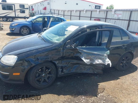 2010 Volkswagen Jetta SE with VIN 3VWRZ7AJ7AM116496, listed as a IAAI auction lot 42360075 with 249,048 mi miles and . Bid and sale history available at DreamBid. Image 6.