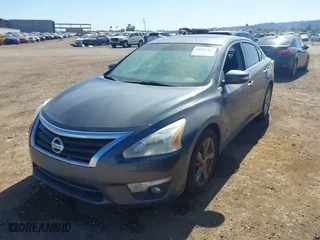 2013 Nissan Altima 2.5 S with VIN 1N4AL3AP0DN530332, listed as a IAAI auction lot 41841707 with 87,096 mi miles. Bid and sale history available at carsss.com. Image 2.