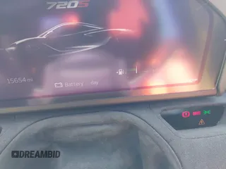2018 McLaren 720S z VIN SBM14DCA9JW001142, wystawiony jako IAAI lot #42117797 z przebiegiem 15 654 mil mil oraz . Historia ofert i sprzedaży dostępna na DreamBid. Obrazek 7.