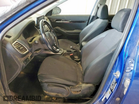 2021 Kia Seltos S z VIN KNDEU2AA7M7227096, wystawiony jako Copart lot #58540325 z przebiegiem 42 322 mil mil oraz Czysty tytuł • Clean title. Historia ofert i sprzedaży dostępna na DreamBid. Obrazek 7.