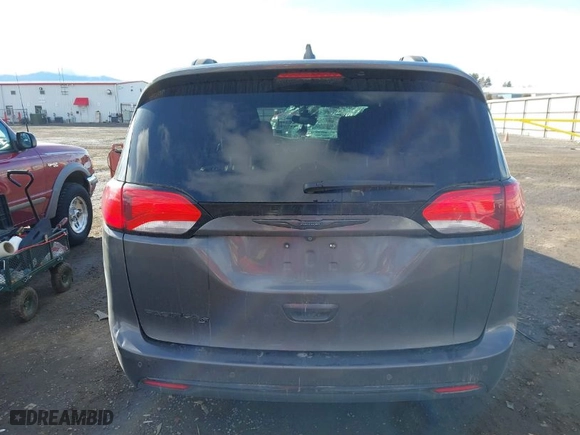 2018 Chrysler Pacifica Touring L with VIN 2C4RC1BG9JR321945, listed as a IAAI auction lot 41799230 with NaN miles. Bid and sale history available at carsss.com. Image 16.