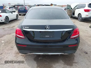 2019 Mercedes-Benz E 300 с VIN WDDZF4JB9KA547672, выставлен на аукционе IAAI как лот 41936530 с пробегом 67 332 миль миль и . История ставок и продаж доступна на DreamBid. Изображение 16.