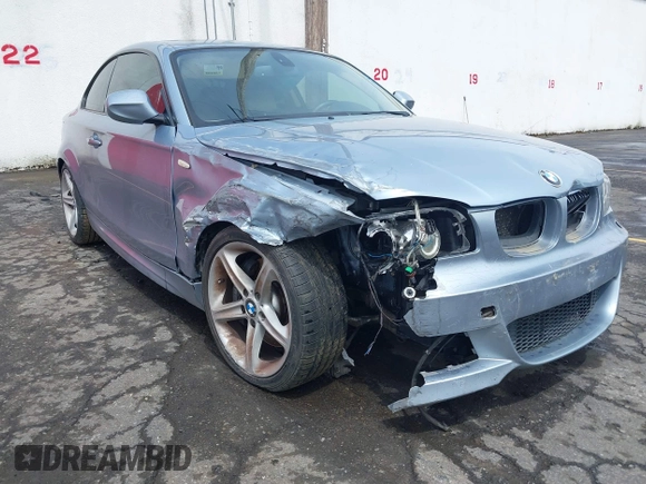 2010 BMW 1 Series 135i z VIN WBAUC7C5XAVK96378, wystawiony jako IAAI lot #42249530 z przebiegiem Nie podano mil oraz . Historia ofert i sprzedaży dostępna na DreamBid. Obrazek 6.