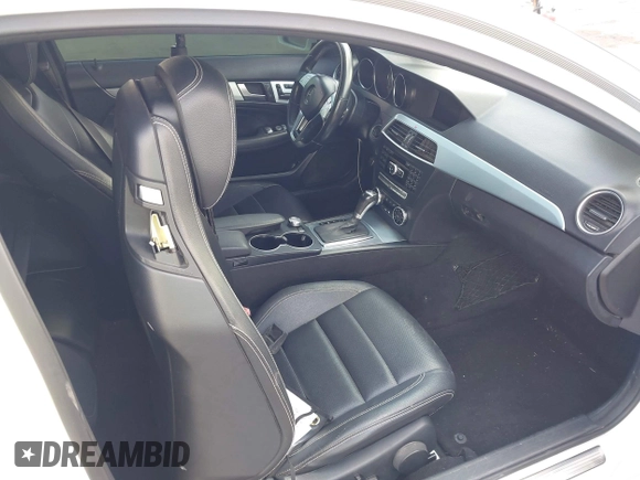 2015 Mercedes-Benz C 250 с VIN WDDGJ4HB2FG406506, выставлен на аукционе IAAI как лот 42429753 с пробегом 125 609 миль миль и . История ставок и продаж доступна на DreamBid. Изображение 5.