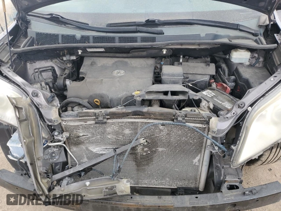 2012 Toyota Sienna XLE AAS z VIN 5TDYK3DC0CS271810, wystawiony jako Copart lot #62958104 z przebiegiem 346 760 mil mil oraz Szkoda całkowita • Salvage title. Historia ofert i sprzedaży dostępna na DreamBid. Obrazek 13.