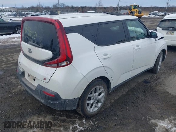 2020 Kia Soul LX with VIN KNDJ23AU5L7054438, listed as a IAAI auction lot 41295050 with 138,549 mi miles. Bid and sale history available at carsss.com. Image 4.