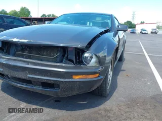 2008 Ford Mustang Deluxe with VIN 1ZVHT80N585164800, listed as a IAAI auction lot 42720565 with 189,711 mi miles and . Bid and sale history available at DreamBid. Image 2.