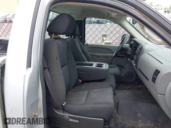 2010 GMC Sierra 1500 Work Truck z VIN 1GTPCTEX1AZ209435, wystawiony jako IAAI lot #42252554 z przebiegiem 172 989 mil mil oraz . Historia ofert i sprzedaży dostępna na DreamBid. Obrazek 8.