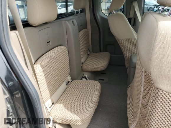 2015 Nissan Frontier SV z VIN 1N6AD0CW3FN700094, wystawiony jako Copart lot #48977695 z przebiegiem 121 415 mil mil oraz Szkoda całkowita • Salvage title. Historia ofert i sprzedaży dostępna na DreamBid. Obrazek 10.