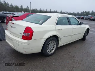 2009 Chrysler 300 LX z VIN 2C3KA43D19H619697, wystawiony jako IAAI lot #41953939 z przebiegiem 146 688 mil mil oraz . Historia ofert i sprzedaży dostępna na DreamBid. Obrazek 4.