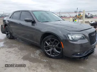 2021 Chrysler 300 with VIN 2C3CCABG1MH626523, listed as a IAAI auction lot 41500719 with 82,019 mi miles. Bid and sale history available at carsss.com. Image 1.