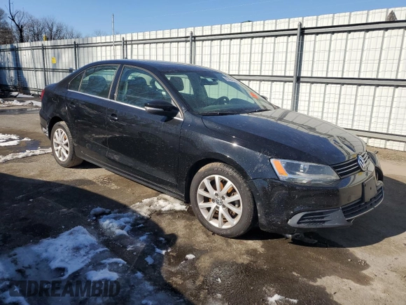 2014 Volkswagen Jetta SE with VIN 3VWD17AJ9EM400204, listed as a Copart auction lot 42484055 with 137,287 mi miles and Salvage title. Bid and sale history available at DreamBid. Image 4.