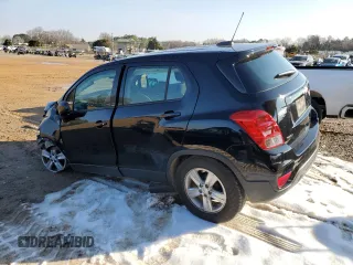 2020 Chevrolet Trax LS with VIN KL7CJKSB8LB042300, listed as a Copart auction lot 88110415 with 117,454 mi miles and Salvage Title. Bid and sale history available at carsss.com. Image 2.