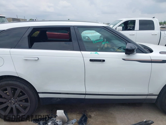 2018 Land Rover Range Rover Velar R-Dynamic HSE with VIN SALYM2RX4JA747575, listed as a IAAI auction lot 42432455 with 83,499 mi miles and . Bid and sale history available at DreamBid. Image 14.