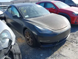 2021 Tesla Model 3 Long Range z VIN 5YJ3E1EB7MF879745, wystawiony jako IAAI lot #42164005 z przebiegiem 13 015 mil mil oraz . Historia ofert i sprzedaży dostępna na DreamBid. Obrazek 1.