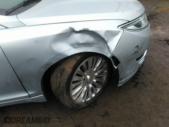 2013 Lincoln MKZ with VIN 3LN6L2JKXDR811822, listed as a IAAI auction lot 42009690 with 128,405 mi miles. Bid and sale history available at carsss.com. Image 6.