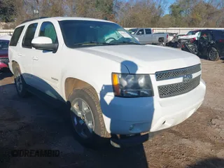 2011 Chevrolet Tahoe LTZ z VIN 1GNSCCE0XBR311404, wystawiony jako IAAI lot #38640742 z przebiegiem 141 630 mil mil oraz . Historia ofert i sprzedaży dostępna na DreamBid. Obrazek 1.