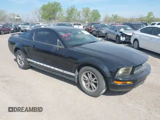 2005 Ford Mustang Deluxe with VIN 1ZVFT80N855171050, listed as a IAAI auction lot 41846189 with 186,770 mi miles. Bid and sale history available at carsss.com. Image 1.