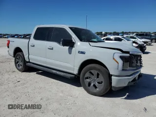 2024 Ford F-150 Lightning Flash z VIN 1FT6W3L70RWG11725, wystawiony jako Copart lot #47840675 z przebiegiem Nie podano mil oraz Szkody całkowita. Historia ofert i sprzedaży dostępna na DreamBid. Obrazek 4.
