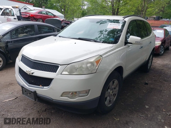 2011 Chevrolet Traverse 1LT z VIN 1GNKRGED3BJ128529, wystawiony jako IAAI lot #42355440 z przebiegiem 166 008 mil mil oraz . Historia ofert i sprzedaży dostępna na DreamBid. Obrazek 2.