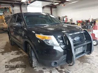 2013 Ford Police Interceptor Utility z VIN 1FM5K8AR0DGC63240, wystawiony jako IAAI lot #41955285 z przebiegiem 235 563 mil mil oraz . Historia ofert i sprzedaży dostępna na DreamBid. Obrazek 1.