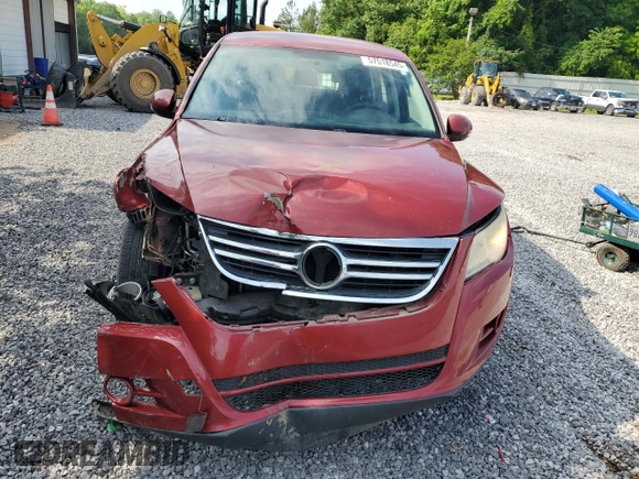 2011 Volkswagen Tiguan S z VIN WVGAV7AX3BW001598, wystawiony jako Copart lot #57518545 z przebiegiem 135 668 mil mil oraz Szkoda całkowita • Salvage title. Historia ofert i sprzedaży dostępna na DreamBid. Obrazek 5.