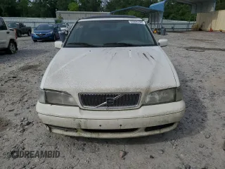 1998 Volvo S70 z VIN YV1LS5640W2431881, wystawiony jako Copart lot #53925195 z przebiegiem Nie podano mil oraz Czysty tytuł • Clean title. Historia ofert i sprzedaży dostępna na DreamBid. Obrazek 5.