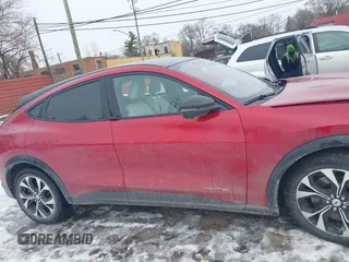 2021 Ford Mustang Mach-E Premium с VIN 3FMTK3SS8MMA61778, выставлен на аукционе IAAI как лот 41437558 с пробегом 77 270 миль миль и . История ставок и продаж доступна на DreamBid. Изображение 13.