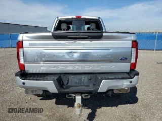 2018 Ford F-350 XL z VIN 1FT8W3BT1JEB01191, wystawiony jako Copart lot #61360815 z przebiegiem 211 542 mil mil oraz Czysty tytuł • Clean title. Historia ofert i sprzedaży dostępna na DreamBid. Obrazek 6.