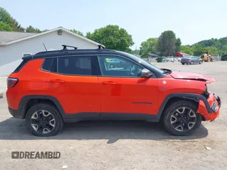 2018 Jeep Compass Trailhawk z VIN 3C4NJDDBXJT334496, wystawiony jako IAAI lot #42400835 z przebiegiem 188 896 mil mil oraz . Historia ofert i sprzedaży dostępna na DreamBid. Obrazek 13.