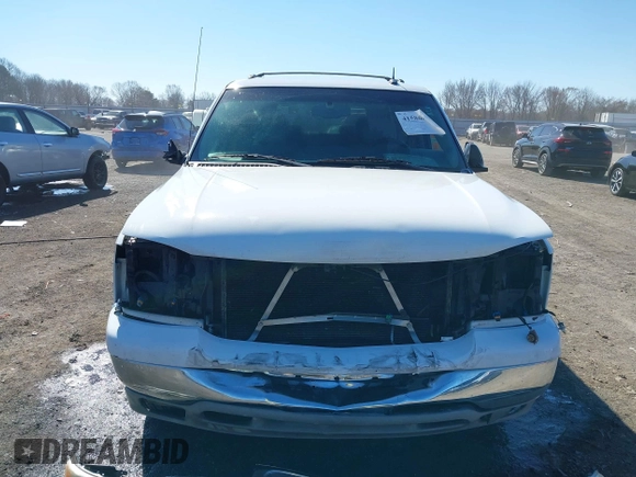2003 GMC Yukon SLT with VIN 1GKEC13Z13J197955, listed as a IAAI auction lot 41586841 with 208,752 mi miles. Bid and sale history available at carsss.com. Image 6.