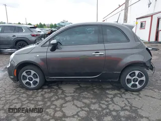 2017 FIAT 500e z VIN 3C3CFFGE5HT697541, wystawiony jako IAAI lot #42139647 z przebiegiem 61 623 mil mil oraz . Historia ofert i sprzedaży dostępna na DreamBid. Obrazek 15.