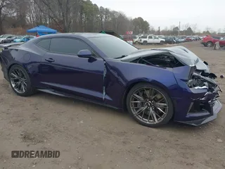 2019 Chevrolet Camaro ZL1 with VIN 1G1FK1R68K0144103, listed as a IAAI auction lot 41165256 with 33,563 mi miles. Bid and sale history available at carsss.com. Image 1.