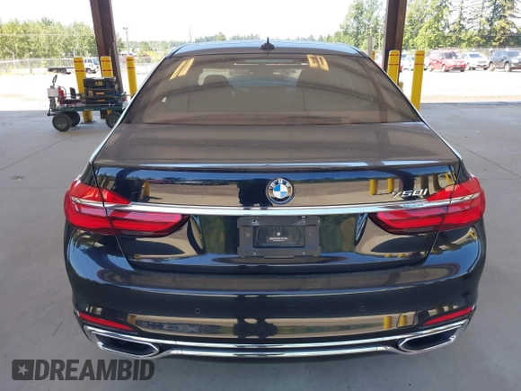2017 BMW 7 Series 750i z VIN WBA7F0C59HGM21185, wystawiony jako IAAI lot #42360146 z przebiegiem Nie podano mil oraz . Historia ofert i sprzedaży dostępna na DreamBid. Obrazek 17.