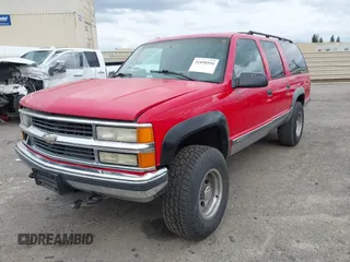 1996 Chevrolet Suburban with VIN 1GNGK26J6TJ327156, listed as a IAAI auction lot 41858544 with 195,532 mi miles. Bid and sale history available at carsss.com. Image 2.