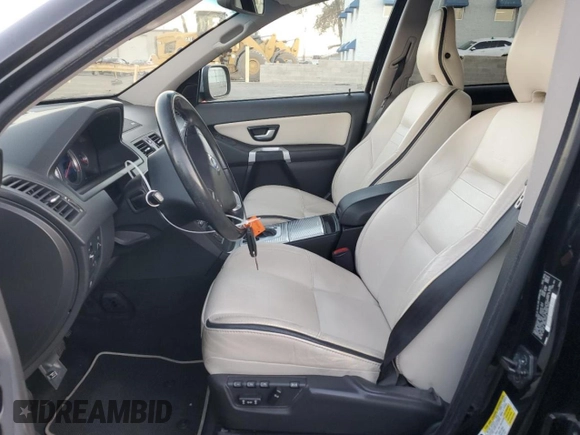 2010 Volvo XC90 with VIN YV4982CT6A1537935, listed as a Copart auction lot 74352204 with 81,695 mi miles and Salvage Title. Bid and sale history available at DreamBid. Image 7.