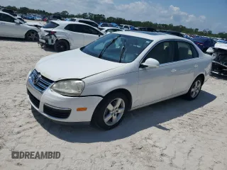 2009 Volkswagen Jetta SE с VIN 3VWRM71K69M068072, выставлен на аукционе Copart как лот 48023675 с пробегом 105 586 миль миль и Списание • Salvage title. История ставок и продаж доступна на DreamBid. Изображение 1.
